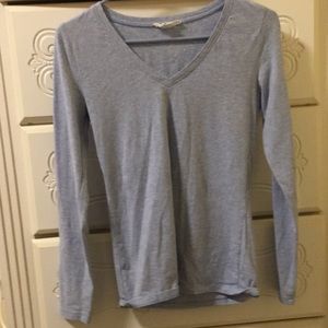 Vneck long sleeve shirt